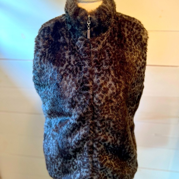 Aster June Reversible vest/ like new - Picture 2 of 3